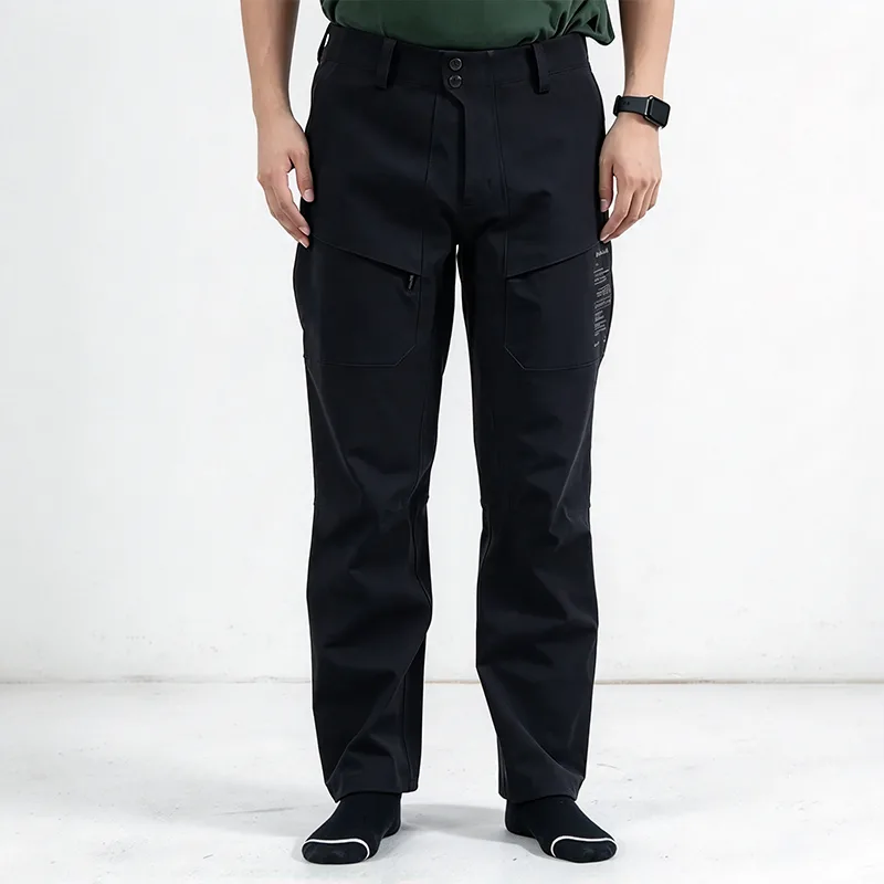 Schwarze, wasserdichte Hardshell-Cargohose mit Thermostoff und seitlichen Reißverschlüssen