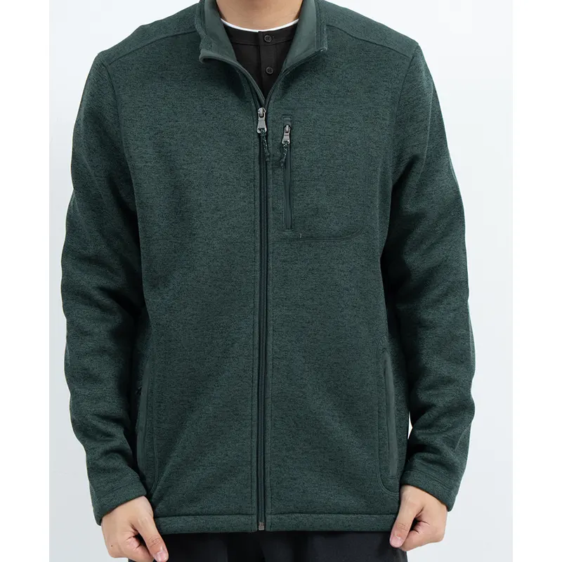 Grüne Jacke mit Stehkragen und Reißverschluss sowie Brust- und Seitentaschen mit Reißverschluss Grüne Jacke mit Stehkragen und Reißverschluss sowie Brust- und Seitentaschen mit Reißverschluss