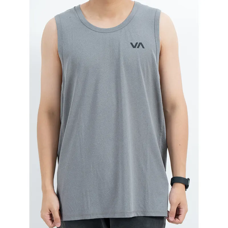 Graues Tanktop mit U-Ausschnitt, Logo auf der Brust und seitlichem Schriftzug