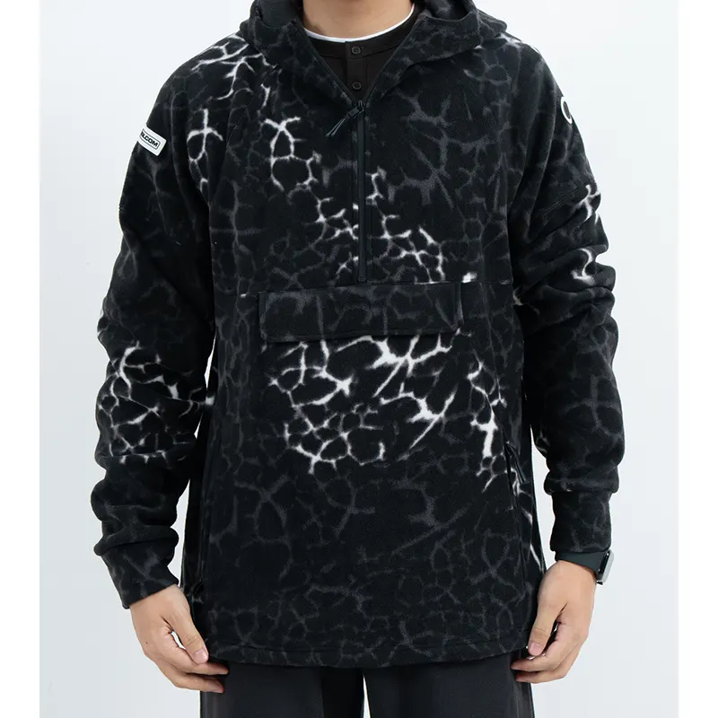 Kapuzen-Fleecepullover mit Crackle-Muster und Taschenklappe vorne