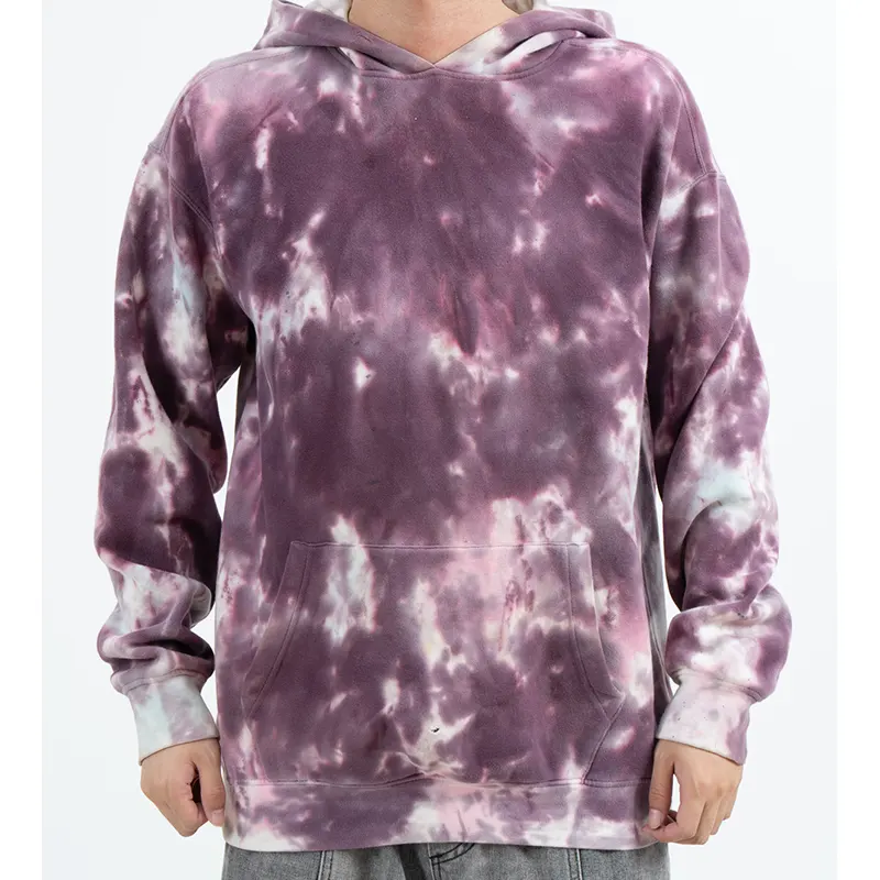 Lilafarbener Kapuzenpullover mit Wolkenmuster und Kängurutasche